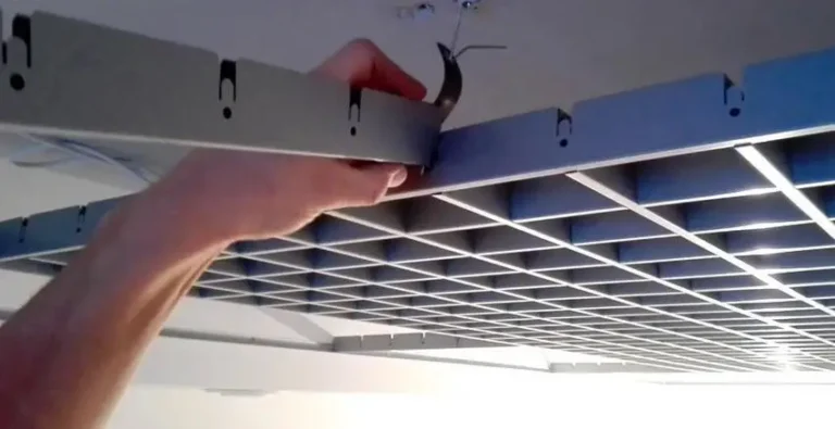Монтаж потолка Грильято